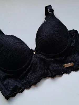 Sutiã Reforçado c/renda Bella - Preto (rendas variadas)